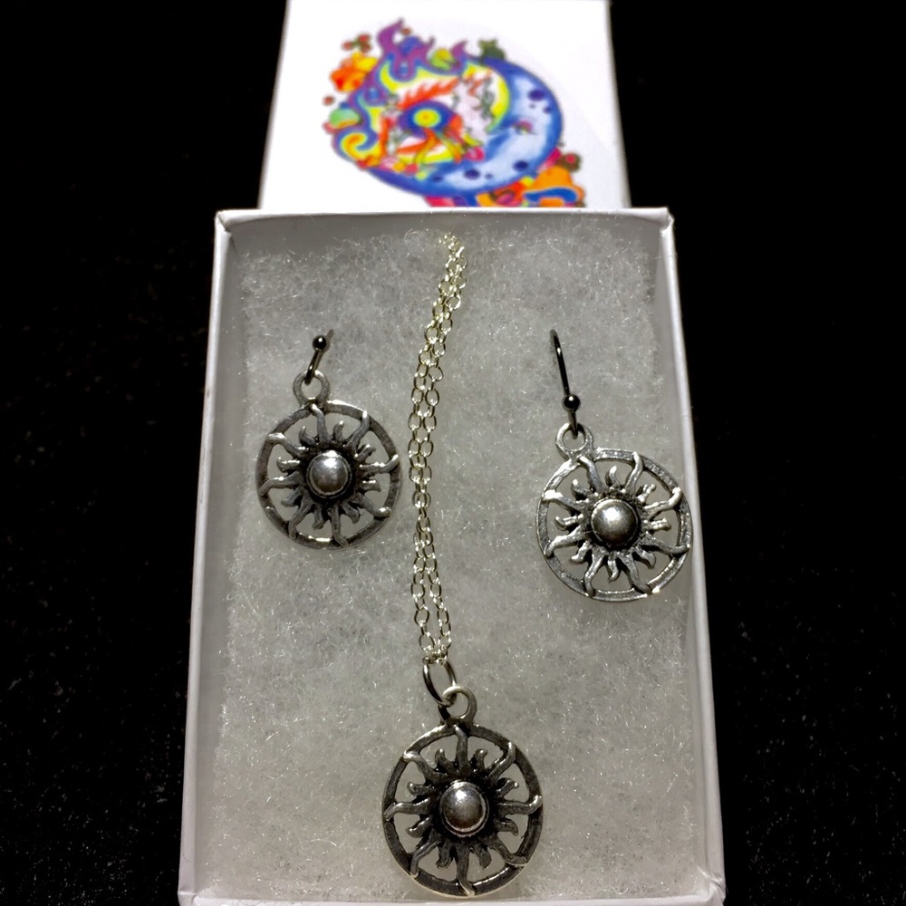 Sun necklace & earrings set with box 📦